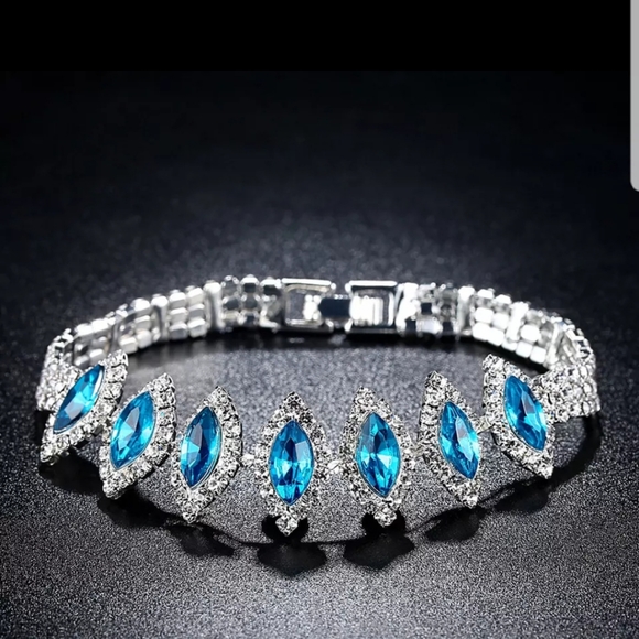 New beiver acid blue Crystal charm tennis bracelet - Picture 4 of 4